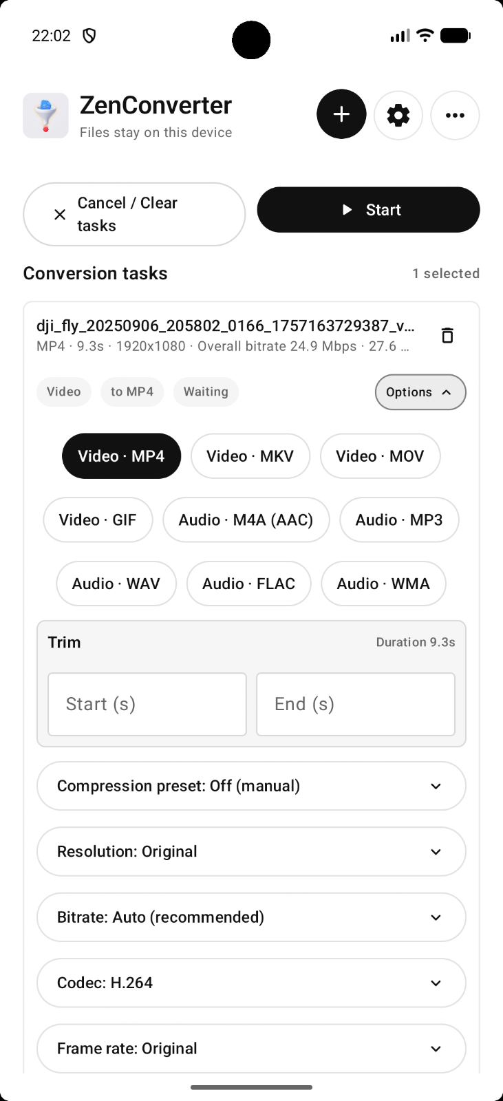 视频格式转换界面:支持 MP4/MKV/MOV/WEBM 四种输出